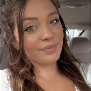 Meet your Posher, Aja